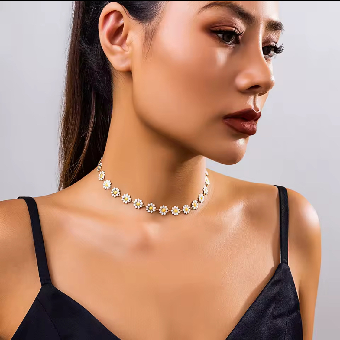 Women’s Daisy Flower Clavicle Necklace